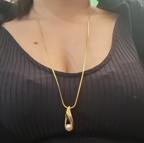 "Make Offer" Trifari Elegant Gold Color Pearl Pendant Necklace - Picture 1 of 4